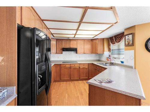 33 Shawnee View Sw, Calgary, AB - Indoor Photo Showing Kitchen With Double Sink