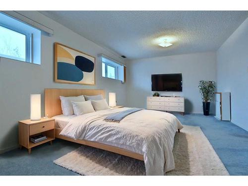 208 Edgedale Way Nw, Calgary, AB - Indoor Photo Showing Bedroom