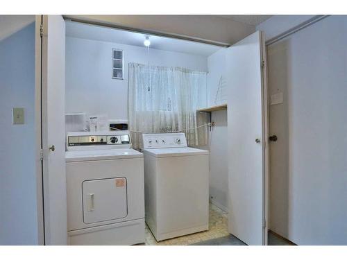 208 Edgedale Way Nw, Calgary, AB - Indoor Photo Showing Laundry Room