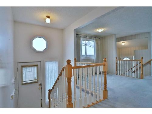 208 Edgedale Way Nw, Calgary, AB - Indoor Photo Showing Other Room