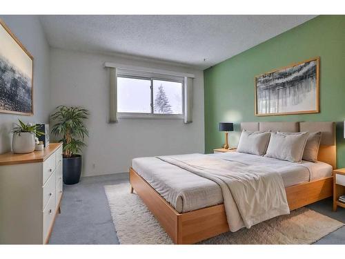 208 Edgedale Way Nw, Calgary, AB - Indoor Photo Showing Bedroom