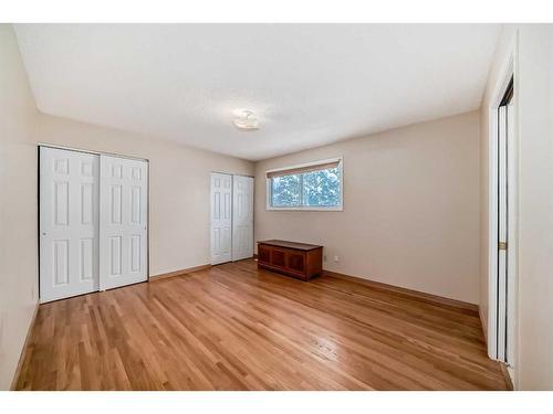 4839 40 Avenue Sw, Calgary, AB - Indoor Photo Showing Other Room