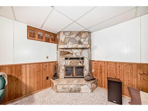 4839 40 Avenue Sw, Calgary, AB - Indoor With Fireplace