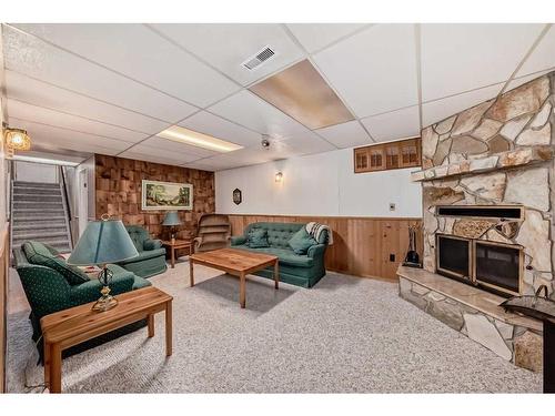 4839 40 Avenue Sw, Calgary, AB - Indoor With Fireplace