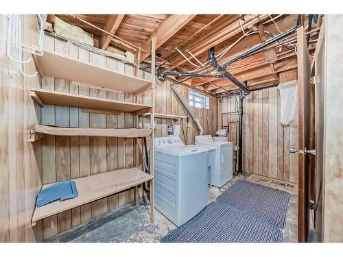 4839 40 Avenue Sw, Calgary, AB - Indoor Photo Showing Laundry Room