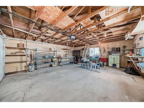 4839 40 Avenue Sw, Calgary, AB - Indoor Photo Showing Garage