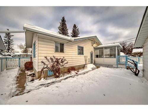 4839 40 Avenue Sw, Calgary, AB - Outdoor With Exterior