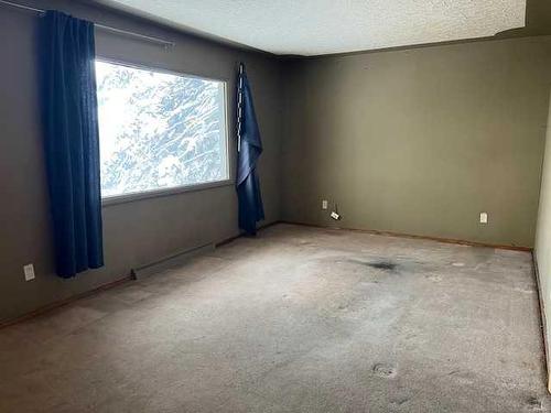 4627 4 Street Nw, Calgary, AB - Indoor Photo Showing Other Room