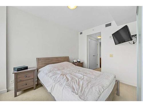 812-222 Riverfront Avenue Sw, Calgary, AB - Indoor Photo Showing Bedroom