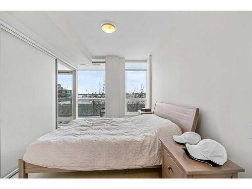 812-222 Riverfront Avenue Sw, Calgary, AB - Indoor Photo Showing Bedroom