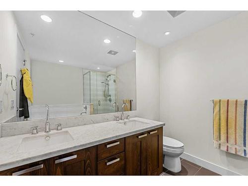 812-222 Riverfront Avenue Sw, Calgary, AB - Indoor Photo Showing Bathroom