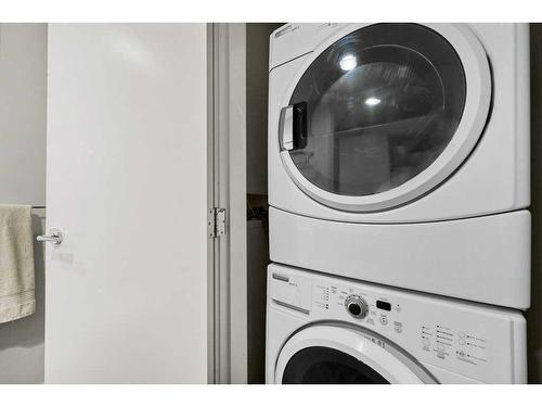 812-222 Riverfront Avenue Sw, Calgary, AB - Indoor Photo Showing Laundry Room