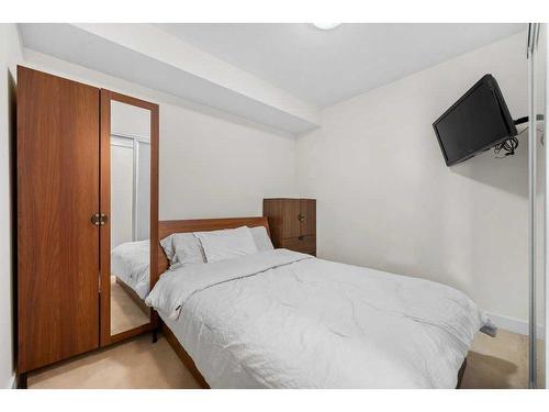 812-222 Riverfront Avenue Sw, Calgary, AB - Indoor Photo Showing Bedroom