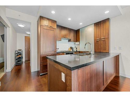 812-222 Riverfront Avenue Sw, Calgary, AB - Indoor Photo Showing Kitchen With Double Sink