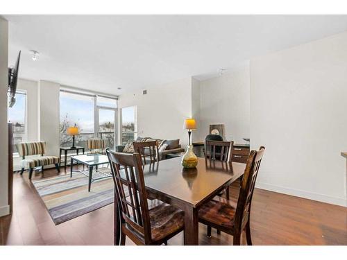 812-222 Riverfront Avenue Sw, Calgary, AB - Indoor Photo Showing Dining Room