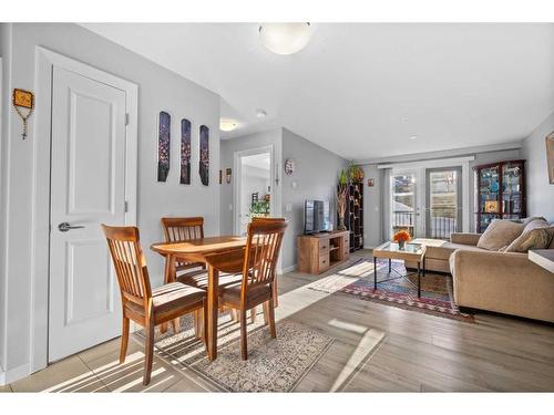 3207-402 Kincora Glen Road Nw, Calgary, AB - Indoor Photo Showing Living Room