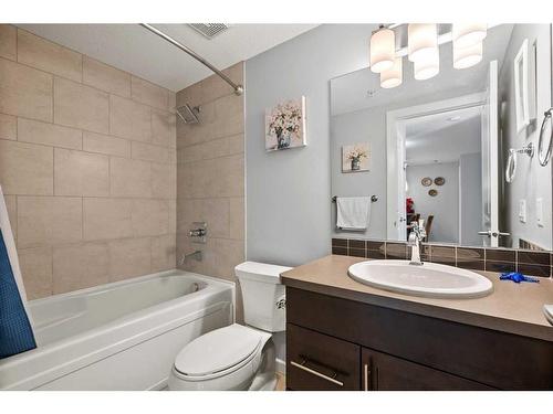 3207-402 Kincora Glen Road Nw, Calgary, AB - Indoor Photo Showing Bathroom