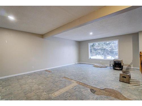 21 Westrose Avenue, Claresholm, AB - Indoor Photo Showing Other Room