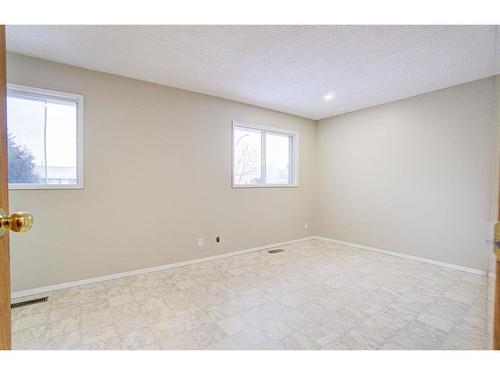 21 Westrose Avenue, Claresholm, AB - Indoor Photo Showing Other Room