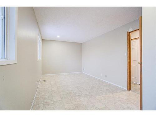 21 Westrose Avenue, Claresholm, AB - Indoor Photo Showing Other Room