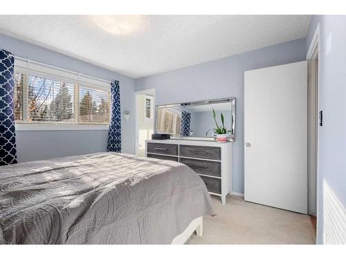 14427 Parkside Drive Se, Calgary, AB - Indoor Photo Showing Bedroom