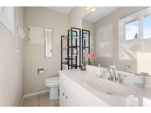 14427 Parkside Drive Se, Calgary, AB - Indoor Photo Showing Bathroom