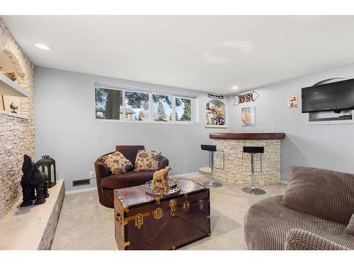 14427 Parkside Drive Se, Calgary, AB - Indoor Photo Showing Living Room