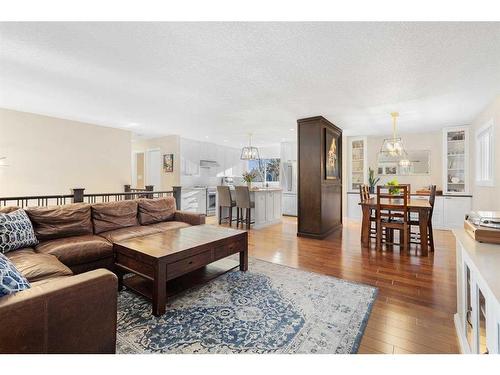 14427 Parkside Drive Se, Calgary, AB - Indoor Photo Showing Living Room