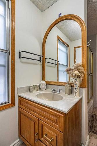 1614 3 Street Nw, Calgary, AB - Indoor Photo Showing Bathroom