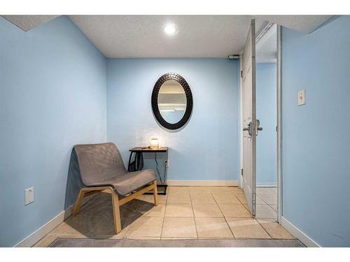 1614 3 Street Nw, Calgary, AB - Indoor Photo Showing Other Room