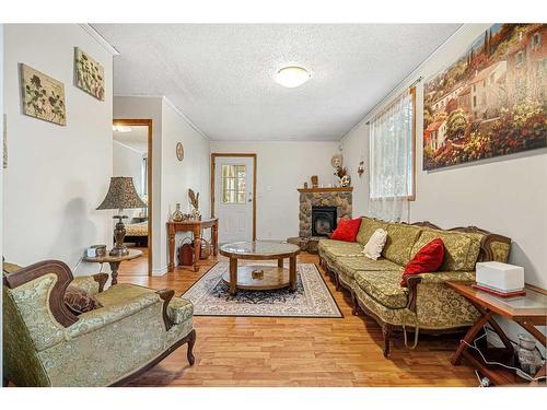 1614 3 Street Nw, Calgary, AB - Indoor Photo Showing Living Room With Fireplace