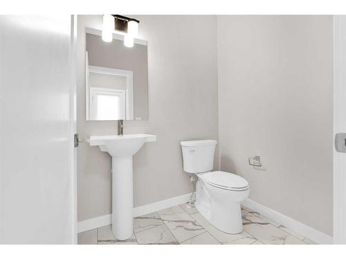 602 Rangeview Street Se, Calgary, AB - Indoor Photo Showing Bathroom