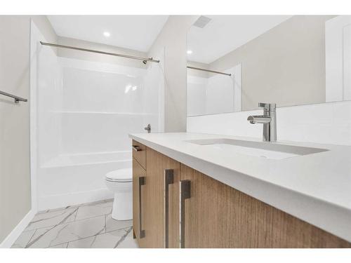 602 Rangeview Street Se, Calgary, AB - Indoor Photo Showing Bathroom