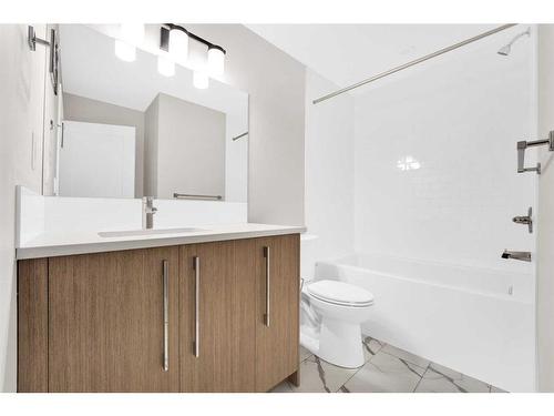 602 Rangeview Street Se, Calgary, AB - Indoor Photo Showing Bathroom