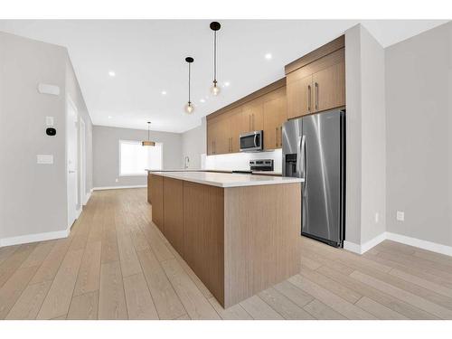 602 Rangeview Street Se, Calgary, AB - Indoor Photo Showing Kitchen