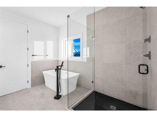 127 Saddlepeace Manor Ne, Calgary, AB - Indoor Photo Showing Bathroom