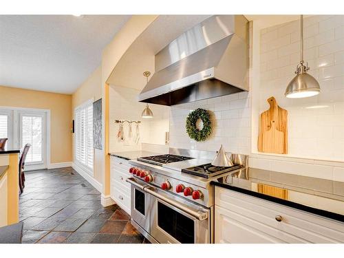 24 Schiller Crescent Nw, Calgary, AB - Indoor Photo Showing Kitchen