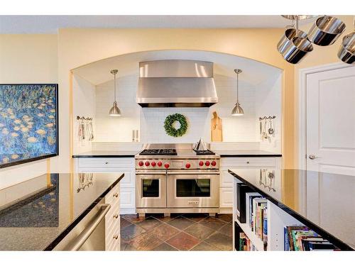 24 Schiller Crescent Nw, Calgary, AB - Indoor Photo Showing Kitchen