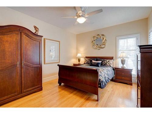 24 Schiller Crescent Nw, Calgary, AB - Indoor Photo Showing Bedroom