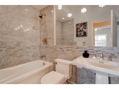 24 Schiller Crescent Nw, Calgary, AB - Indoor Photo Showing Bathroom