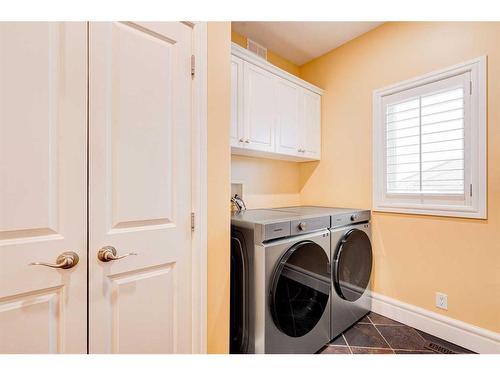 24 Schiller Crescent Nw, Calgary, AB - Indoor Photo Showing Laundry Room