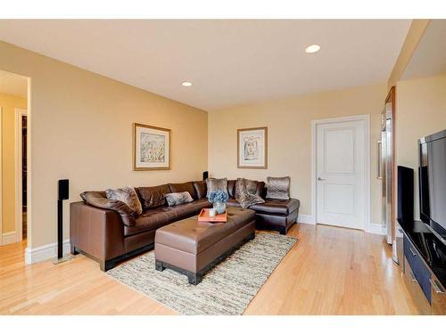 24 Schiller Crescent Nw, Calgary, AB - Indoor Photo Showing Living Room