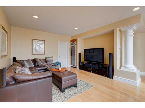 24 Schiller Crescent Nw, Calgary, AB - Indoor Photo Showing Living Room