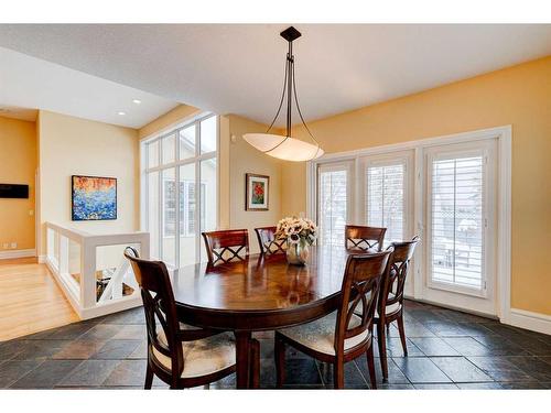 24 Schiller Crescent Nw, Calgary, AB - Indoor Photo Showing Dining Room