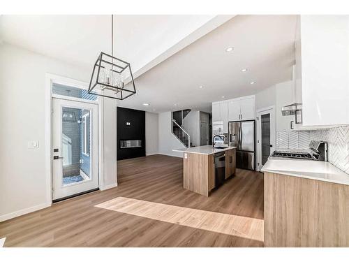 374 Corner Glen Way Ne, Calgary, AB - Indoor Photo Showing Kitchen