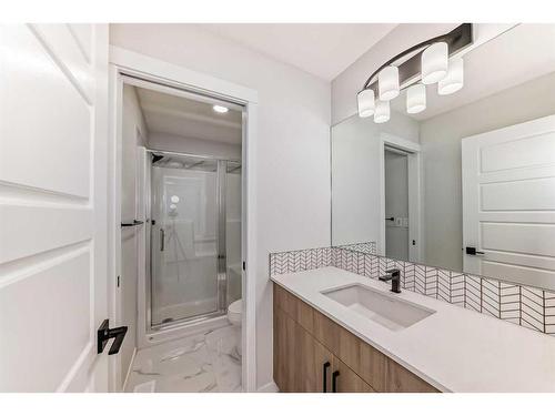 374 Corner Glen Way Ne, Calgary, AB - Indoor Photo Showing Bathroom