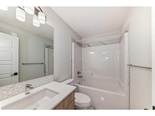 374 Corner Glen Way Ne, Calgary, AB - Indoor Photo Showing Bathroom