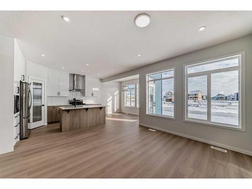 374 Corner Glen Way Ne, Calgary, AB - Indoor Photo Showing Kitchen