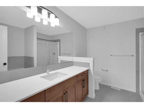 50 Lucas Place Nw, Calgary, AB - Indoor Photo Showing Bathroom