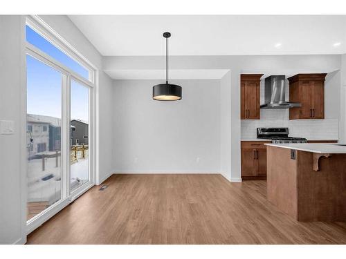 50 Lucas Place Nw, Calgary, AB - Indoor Photo Showing Kitchen